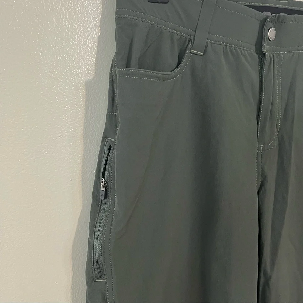 Outdoor  Research Women’s Hiking Camping  Green Shorts Nylon Size 2